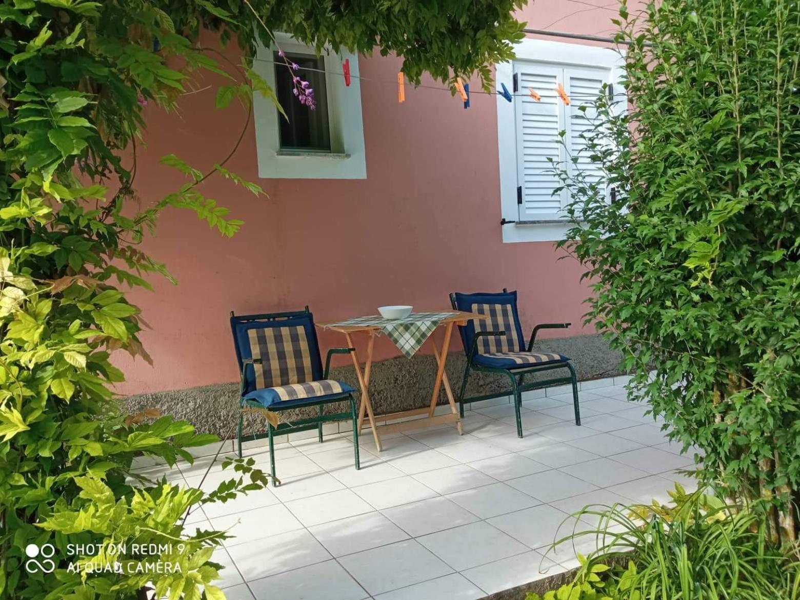 Errika Apartment Ipsos