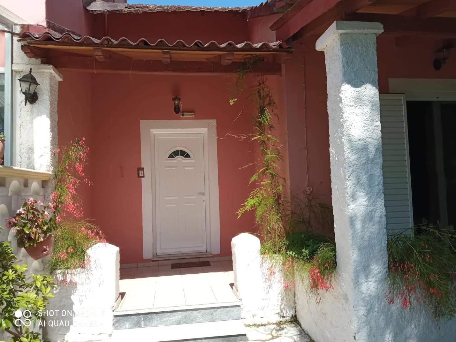 Errika Apartment Ipsos
